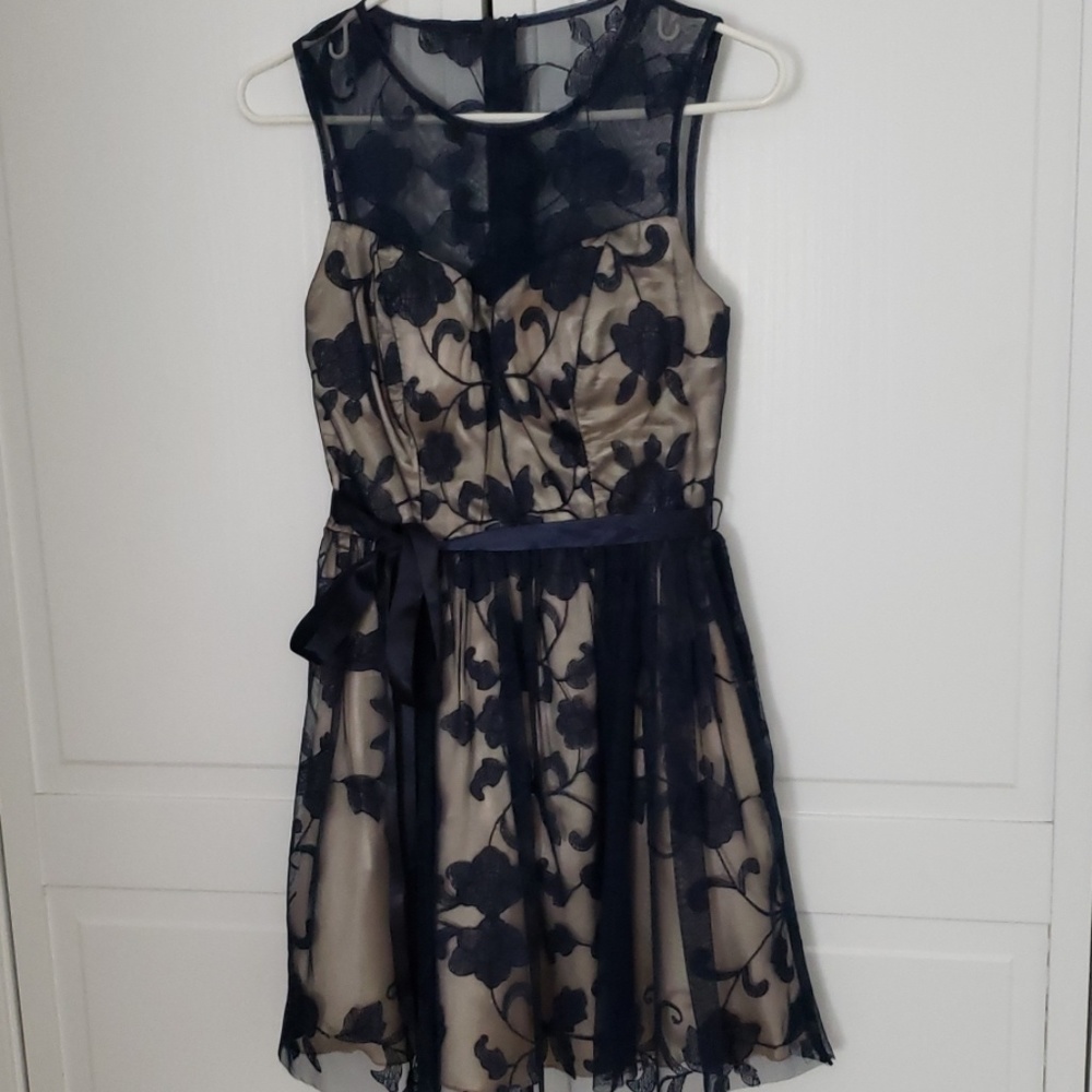 B. DARLIN Size 3/4 dress